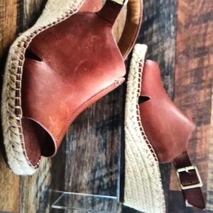 Clark’s Women’s Petrine Wedge Brown leather size 8.5